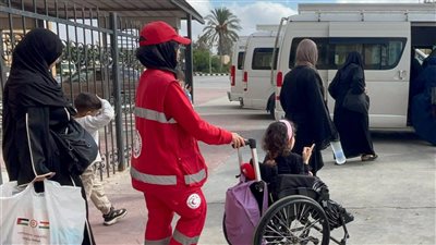 مصر تستقبل دفعة جديدة من الجرحى الفلسطينيين لتلقي العلاج عبر معبر رفح