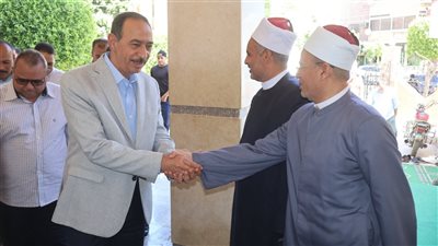 محافظ سوهاج يؤدي صلاة الجمعة بمسجد الشرطة بمدينة ناصر
