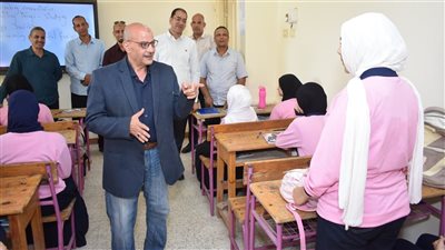 مدير تعليم سوهاج يتابع انتظام الدراسة بمدارس إدارة البلينا التعليمية