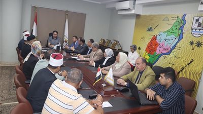 نائب محافظ بني سويف يناقش آليات المسح الميداني للظواهر الاجتماعية بكافة المحافظة 