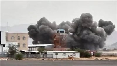 الحوثيون يستهدفون مطارات السعودية.. قتلى وأضرار بالطائرات وتعليق رحلات من الإمارات ودول العالم