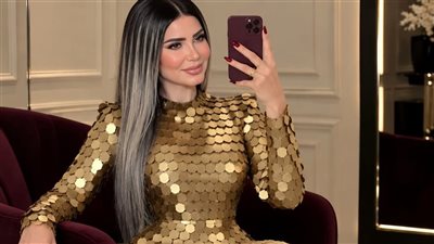 إيناس عز الدين بأناقة استثنائية في جدة.. إطلالة ذهبية ترسم ملامح موضة 2027