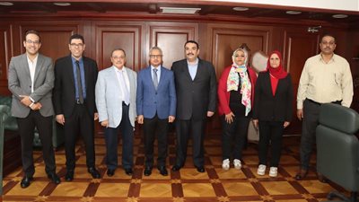 محافظ بنى سويف يلتقى لجنة تقييم مشروعات المبادرة الوطنية للمشروعات الخضراء الذكية