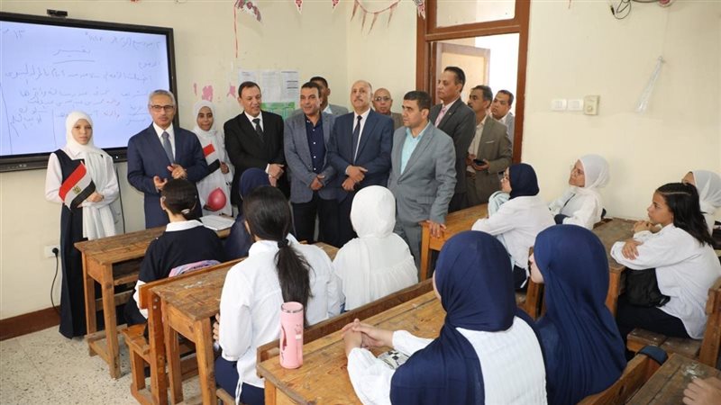 محافظ بنى سويف يتابع الدراسة