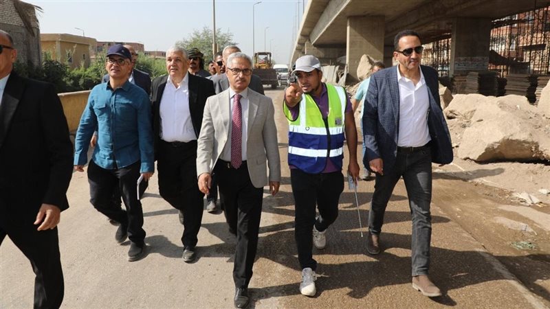 المحافظ يتفقد مشروعات الطرق والكبارى