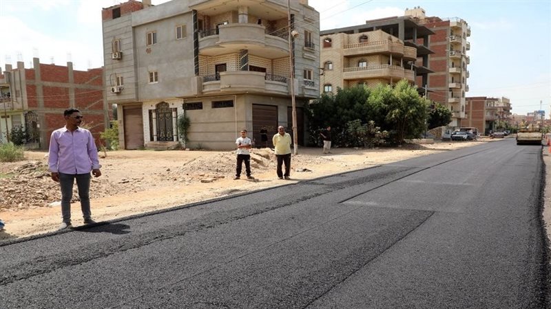 أعمال رصف مدخل قرية