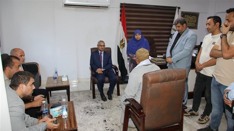 المحافظ يستمع للمواطنين