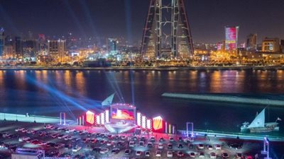 بالصور.. مدرسة بحرينية تُقيم «حفل تخرج» بالسيارات