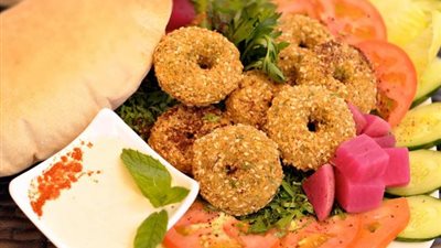 بخطوات بسيطة وغير مكلفة.. كيفية إعداد الفلافل السورية