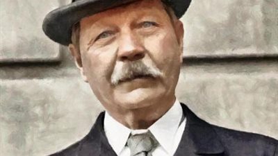 آرثر كونان.. ما لا تعرفه عن مبتكر شخصية شارلوك هولمز