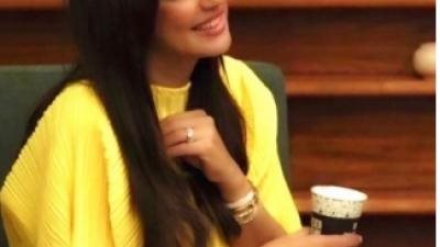 الأصفر يليق بك.. درة تشعل مواقع التواصل الاجتماعى بإطلالة مختلفة