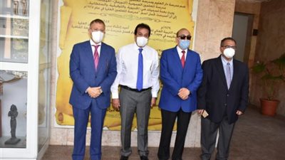 بالصور .. وزير التعليم العالي ورئيس جامعة عين شمس يتفقدان امتحانات كلية التربية