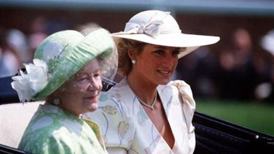 تعرف على القصة الكاملة وراء غيرة الملكة إليزابيث الثانية من الأميرة ديانا