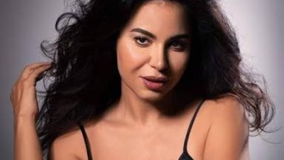 نسرين أمين تستعرض رشاقتها بإطلالة رياضية