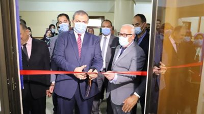 شاهد.. وزير القوى العاملة ومحافظ بورسعيد يفتتحان مركز تدريب ومعمل للغات