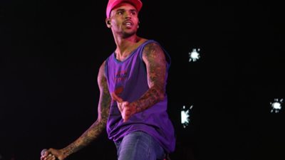 كريس براون يثير ضجة كبيرة.. اعرف السبب