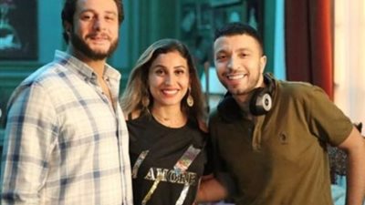 أبطال فيلم ”٣٠ يوم” يدخلون الديكور الخاص بالعمل