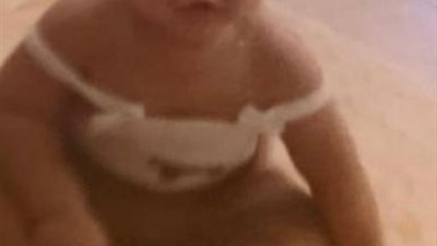 ممثل شهير ينشر صورة من طفولته.. خمنوا من هو!