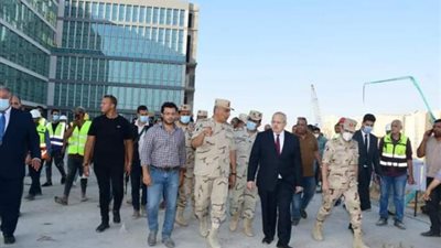 بالصور .. رئيس الهيئة الهندسية للقوات المسلحة ورئيس جامعة القاهرة يتفقدان المعهد القومى ‏للأورام الجديد