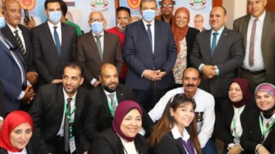 صور.. كيف فرح «سعفان» و«الغضبان» العمالة غير المنتظمة والصيادين اليوم؟