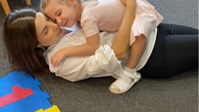 نانسى عجرم تداعب طفلتها فى أحدث ظهور لها عبر ”تويتر”