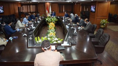 وزير الرياضة يناقش ملف إعادة تشغيل وتأهيل مراكز الشباب