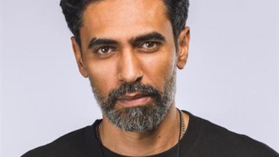 محمد علاء أحدث المنضمين لـ ”نسل الأغراب” أمام السقا وكرارة