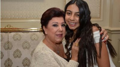 بكلمات مُبكية.. حفيدة رجاء الجداوي ترثى جدتها