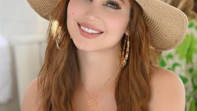 نسرين طافش بإطلالة ساحرة وتعلق: السعادة رحلة وقرار