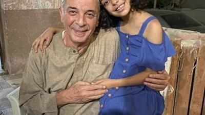 محمود حميدة يحتفل بعيد ميلاد نجلة شقيقه الراحل