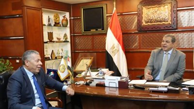 شاهد.. لماذا زار رئيس الجالية المصرية بفرنسا وزير القوى العاملة؟