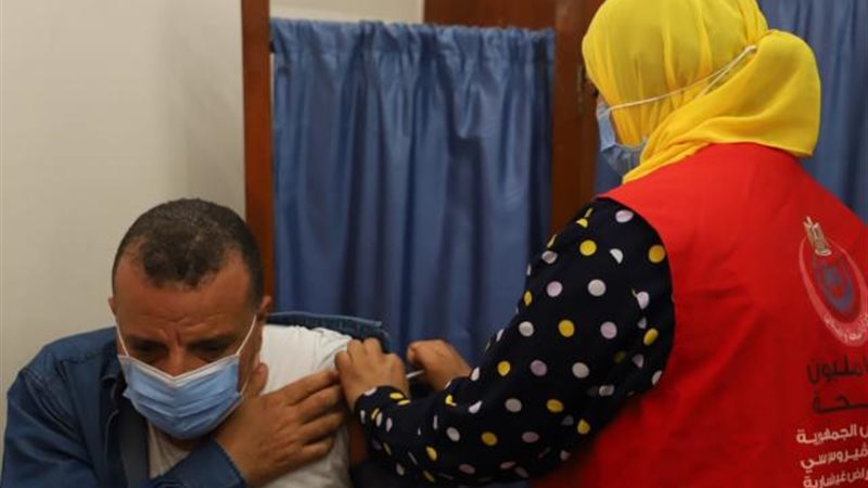 تلقى الجرعة الأولي