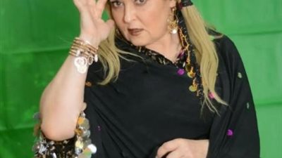 بالصور.. نهال عنبر من كواليس مسرحية ”زقاق المدق”