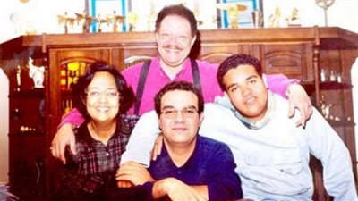 الفنان الكبير ترك وصيته..حكايات العشق والحب بين يحيى الفخراني ولميس جابر