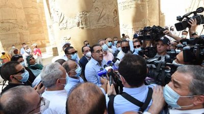 رئيس الوزراء : توجيهات رئاسية باستعادة الوجه الحضاري لمدينة الأقصر