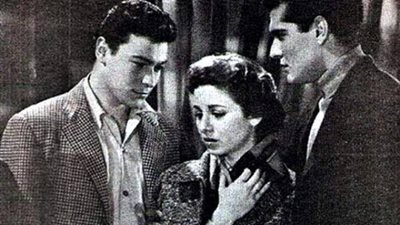 أوقع سيدة الشاشة في غرامه من أول مشهد وقاطع صديق عمره أحمد رمزي بسببها..حكايات من حياة ”لورانس العرب” عمر الشريف