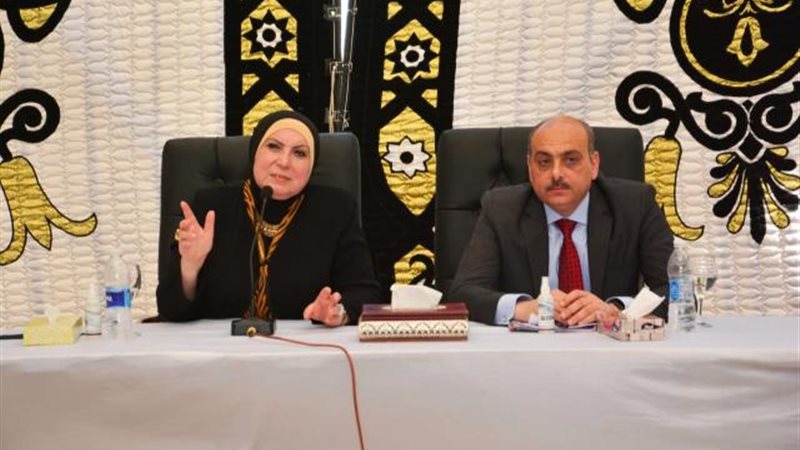 وزيرة التجارة والصناعة