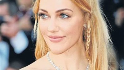 «السلطانة هويام» تخطف الأنظار بإطلالة ساحرة