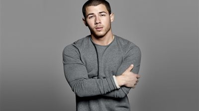 حقيقة مشاهدة نيك جوناس زوج بريانكا شوبرا لصحون طائرة