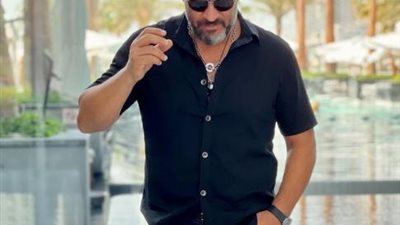 ماجد المصرى يخطف الأنظار بإطلالة رومانسية مع زوجته