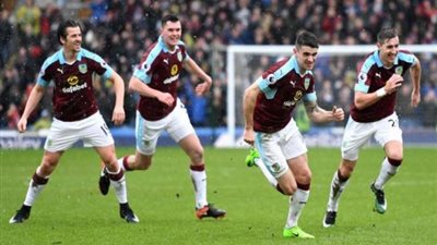 فيديو.. شاهد وصول لاعبي بيرنلي لملعب الأنفيلد