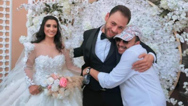 حسام داغر برفقة العروسين 