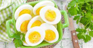 ماذا يحدث للجسم عند تناول البيض المسلوق يوميًا؟
