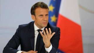 الرئيس الفرنسي يتعهد باستمرار إرسال شحنات الأسلحة إلى أوكرانيا