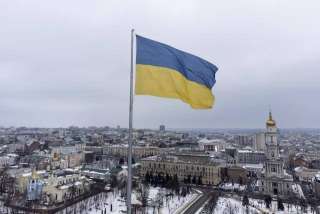 تفاصيل رفع العلم الأوكراني في جزيرة الأفعي بعد انسحاب روسيا