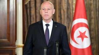 الرئيس التونسي يُصدق على الدستور الجديد