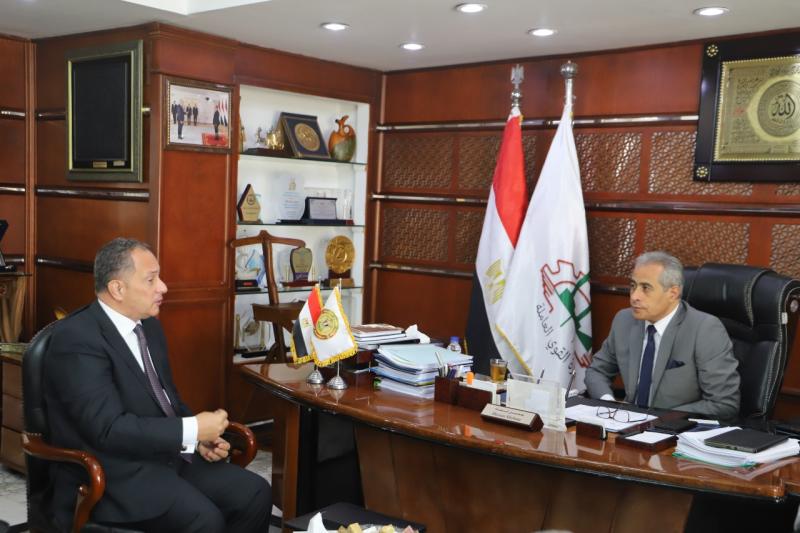 لقاء وزير القوى العاملة مع سفير مصر بالإمارات 