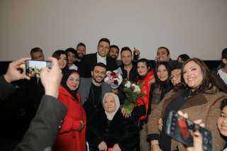 مصطفي قمر يحتفل مع محمد نور وفريق عمل ”الحب بتفاصيله ”