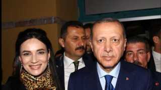 سيدا ساريباش.. معلومات خاصة جدًا عن ملكة الجمال التي فازت في انتخابات البرلمان التركي