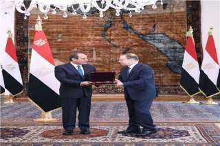 الرئيس السيسي يمنح وسام الجمهورية من الطبقة الأولى للمستشار حمادة الصاوي
